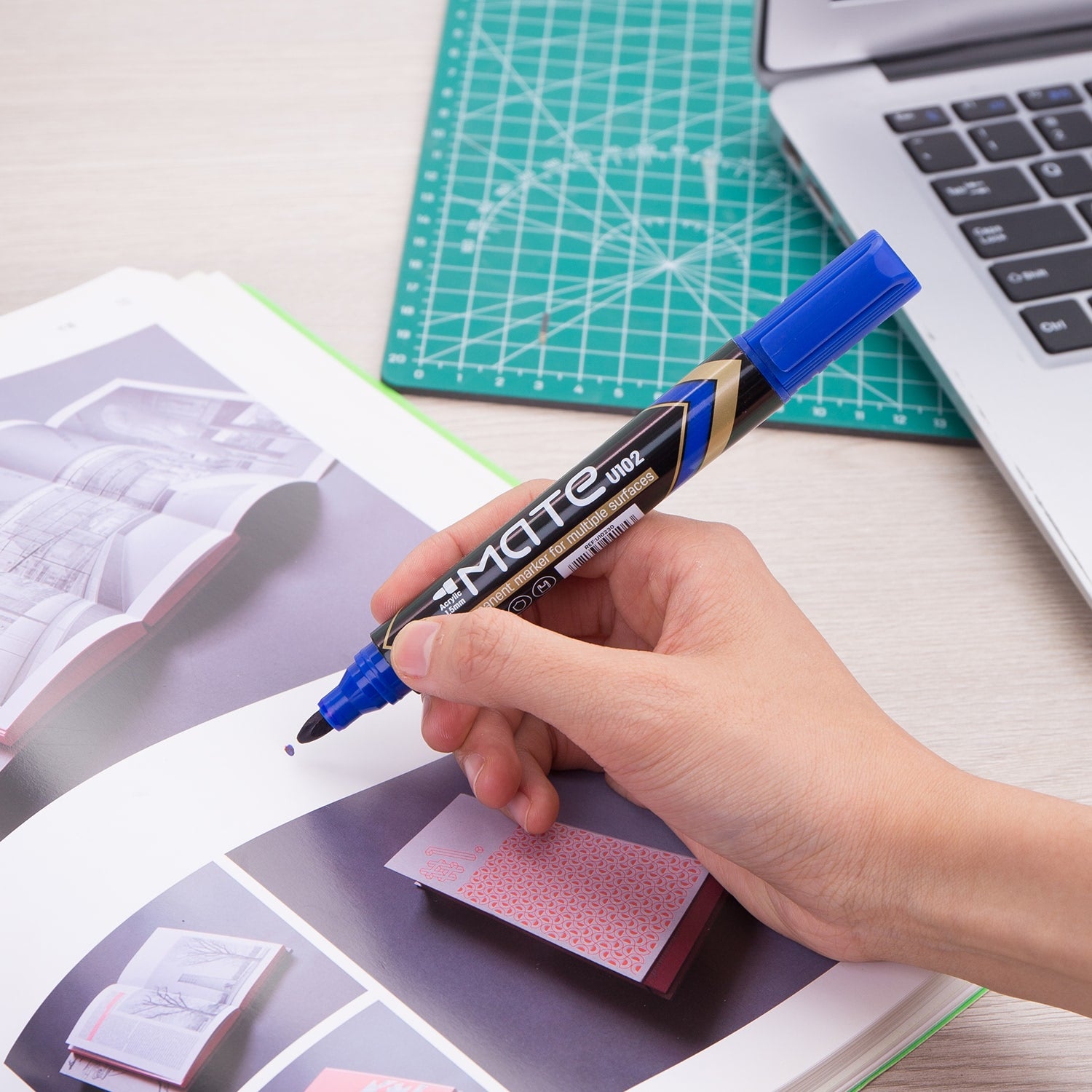 MARKER PERMANENT ALBASTRU VARF ROTUND 1.5MM MATE DELI