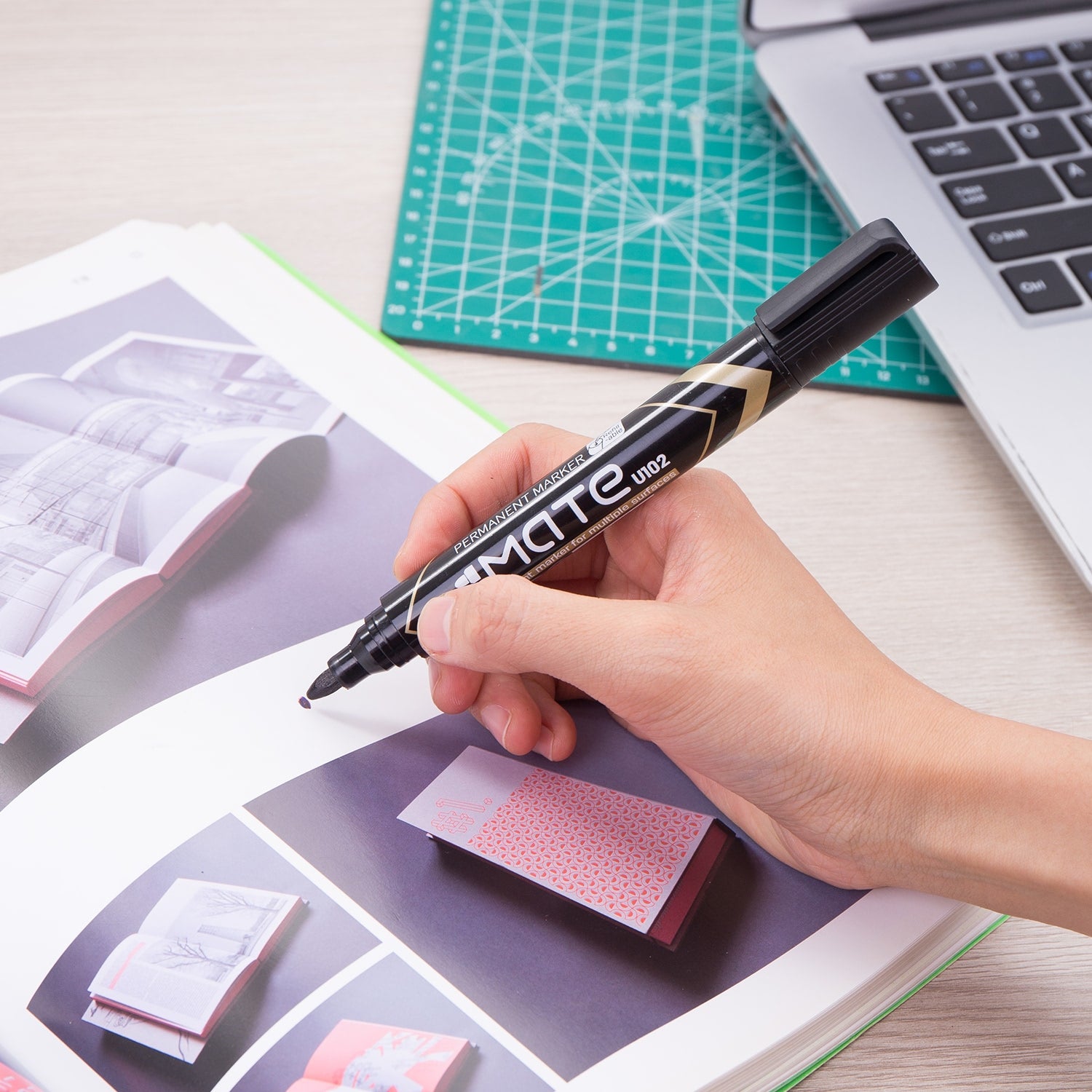 MARKER PERMANENT NEGRU VARF ROTUND 1.5MM MATE DELI