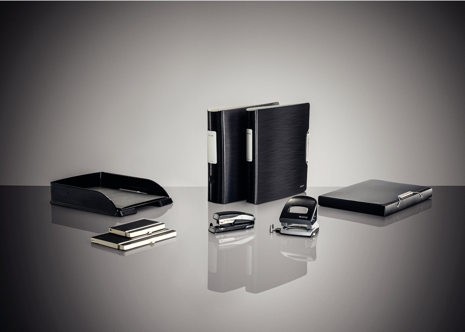 BIBLIORAFT PLASTIFIAT 7.5CM 180GRADE NEGRU SATIN ACTIVE STYLE LE