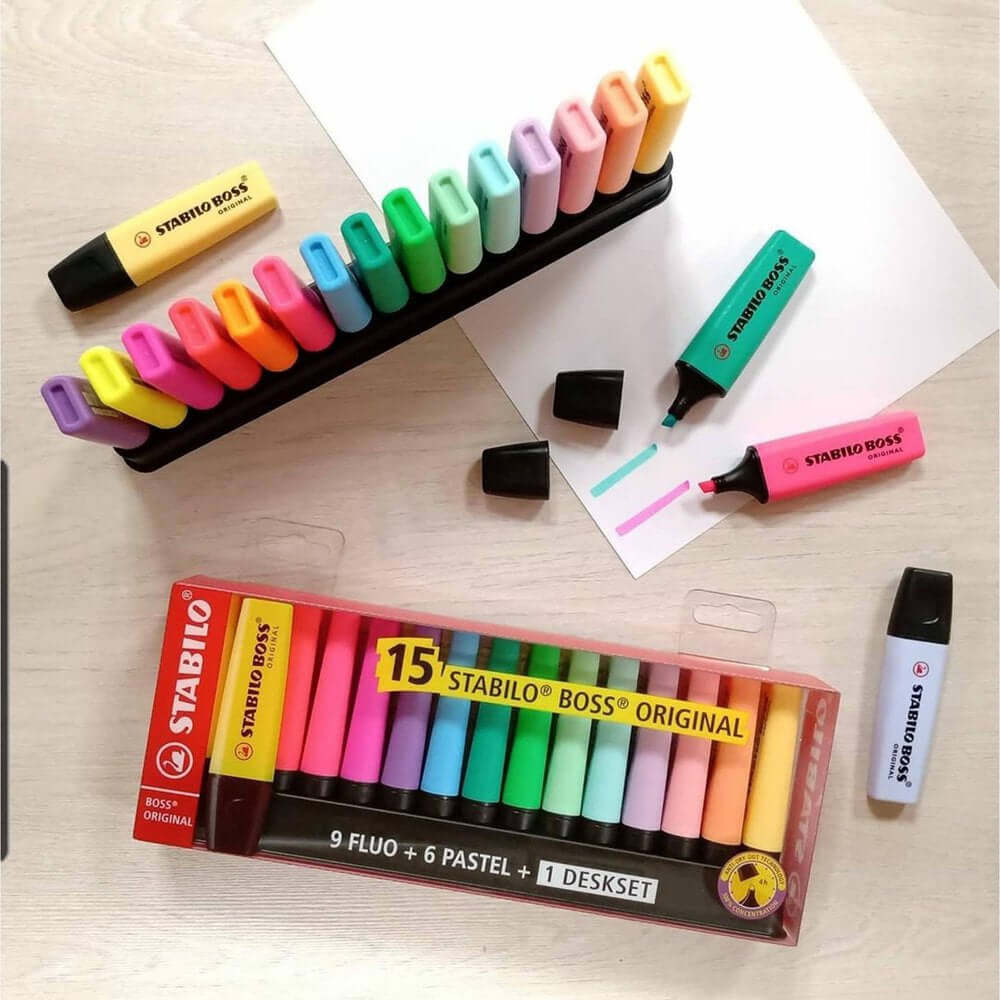 Textmarker Stabilo Boss Original, 15 culori/set, 9 culori fluorescente, 6 culori pastelate, cu suport de birou