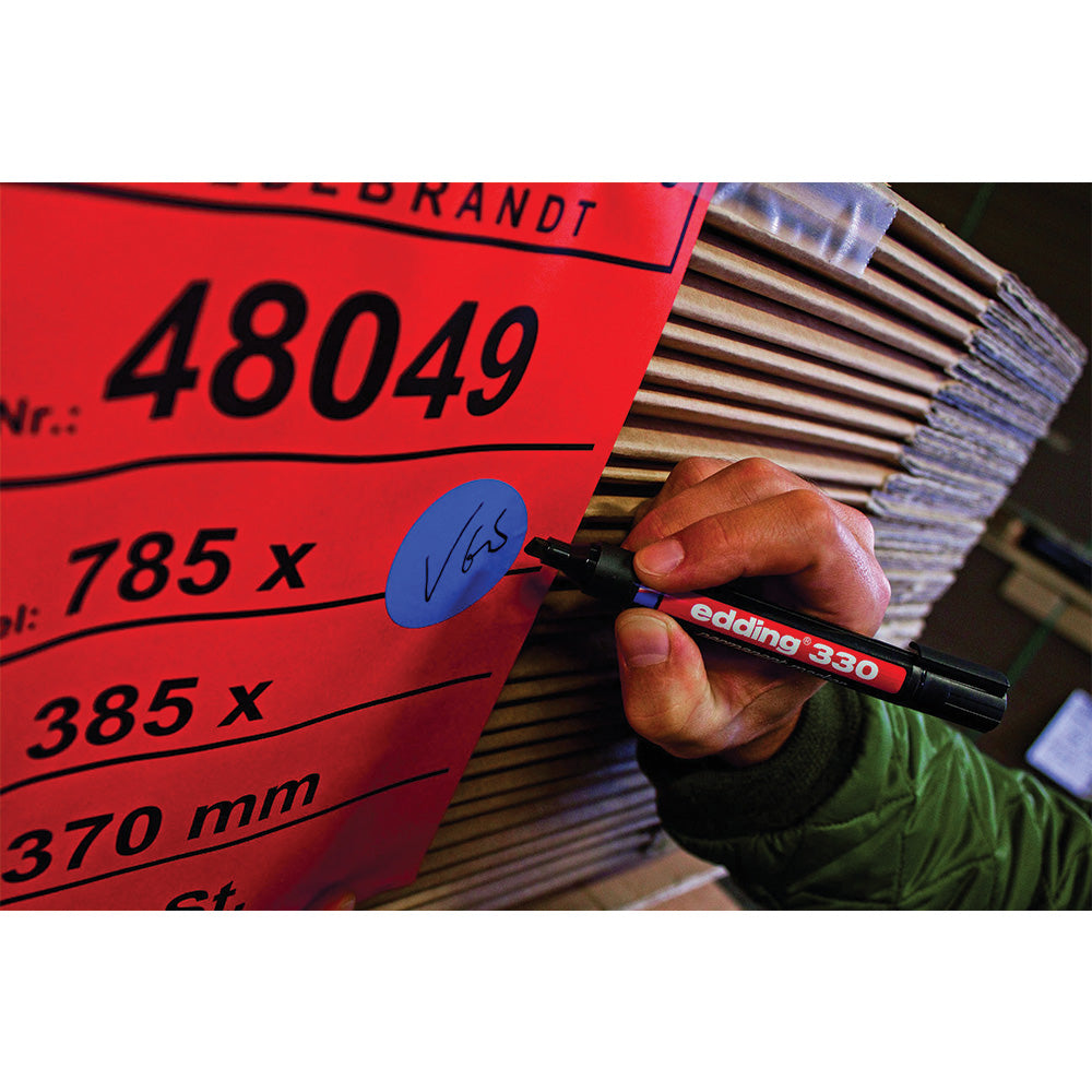 Marker permanent Edding 330, corp plastic, varf retezat, 1-5 mm, rosu