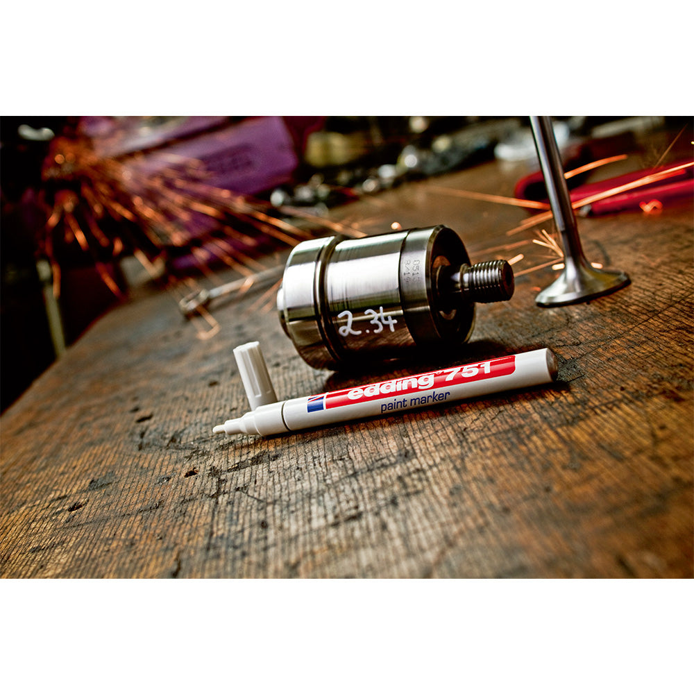 Marker permanent Edding 751 cu vopsea, corp metalic, varf rotund, 1-2 mm, portocaliu