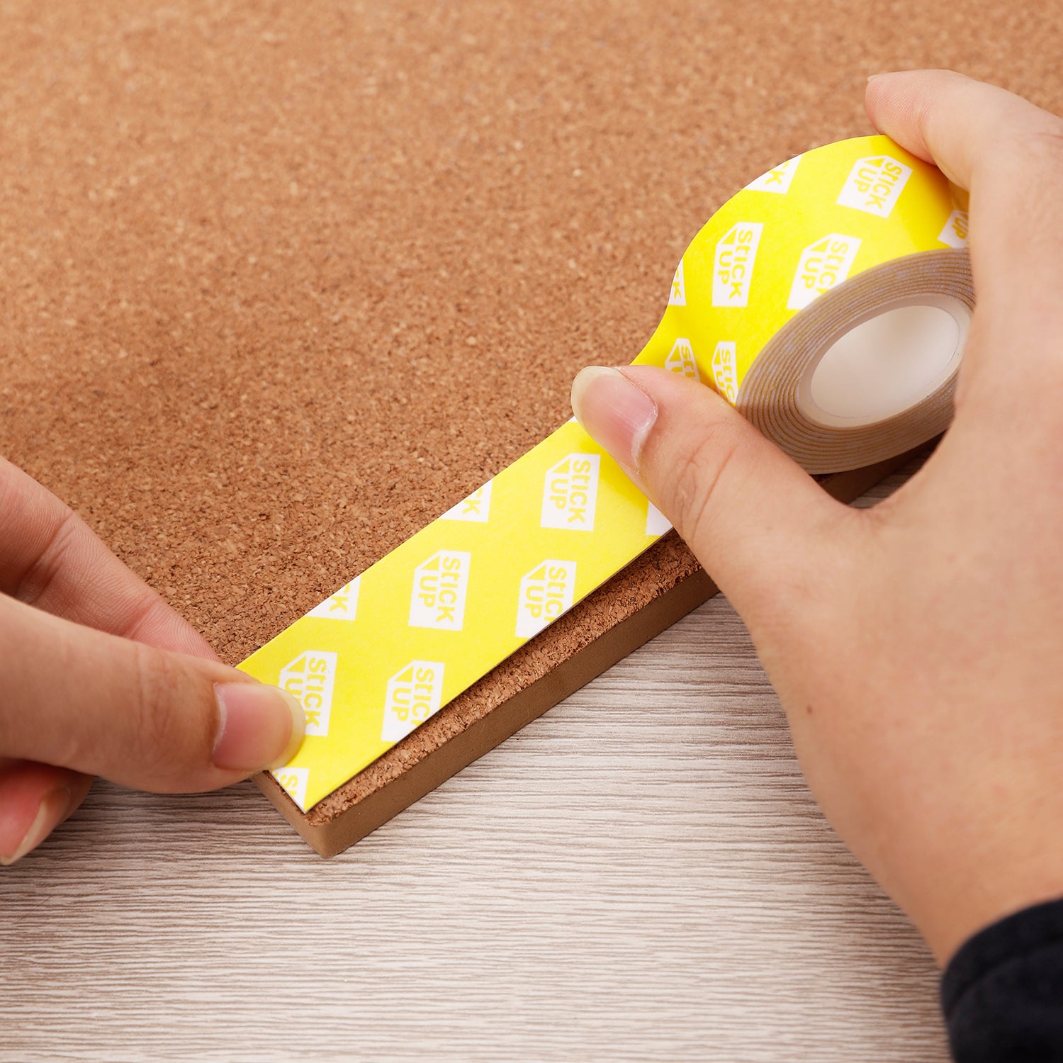 BANDA DUBLU ADEZIVA ALBA 1.5M*25.4MM DELI