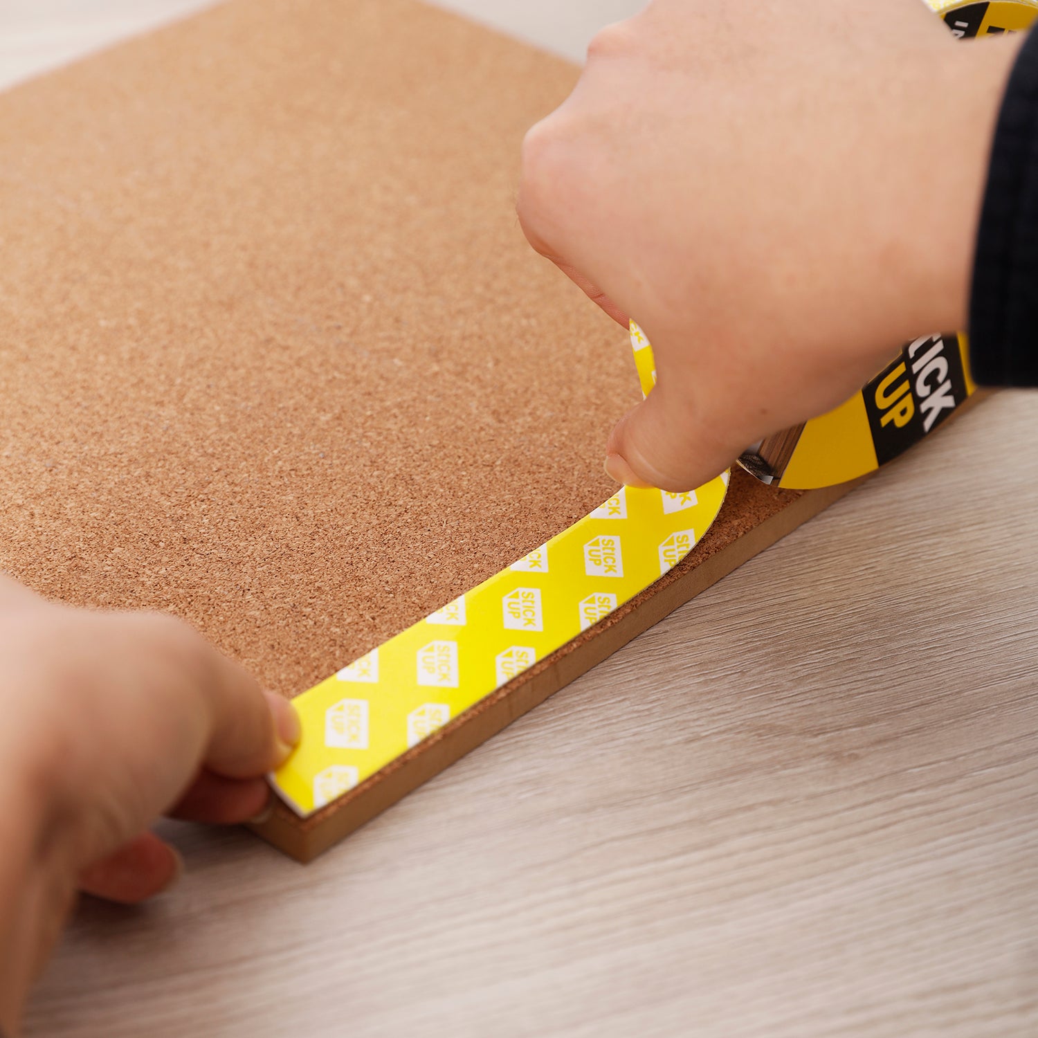 BANDA DUBLU ADEZIVA ALBA 5M*25.4MM DELI