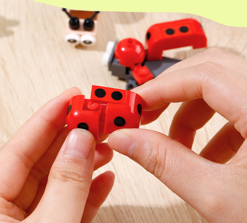 BLOCURI CONSTRUCTII TIP LEGO MODEL INSECTE ASORTATE DELI