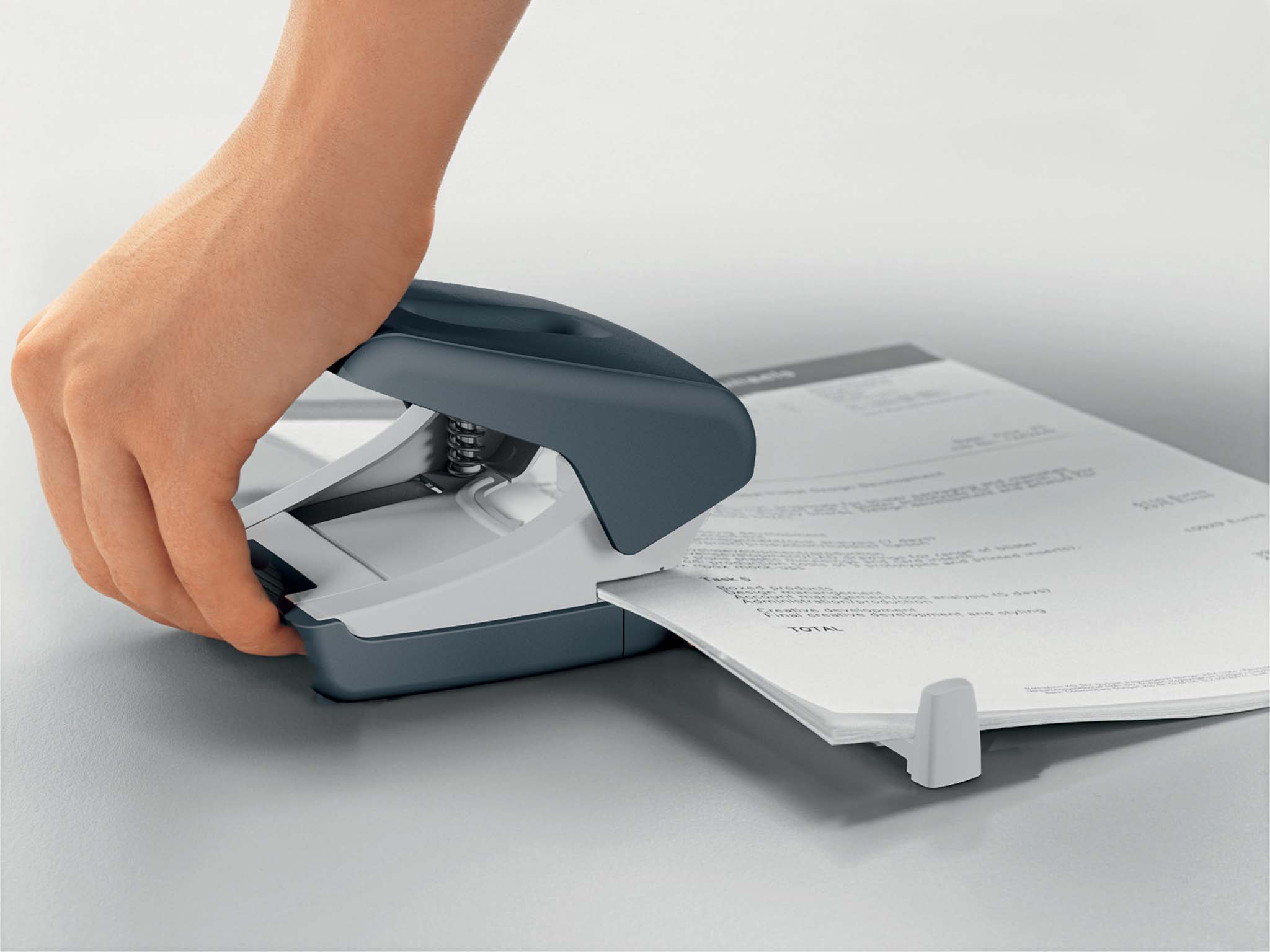 PERFORATOR 30 COLI MODEL 5004 GALBEN CHIHLIMBAR COSY LEITZ