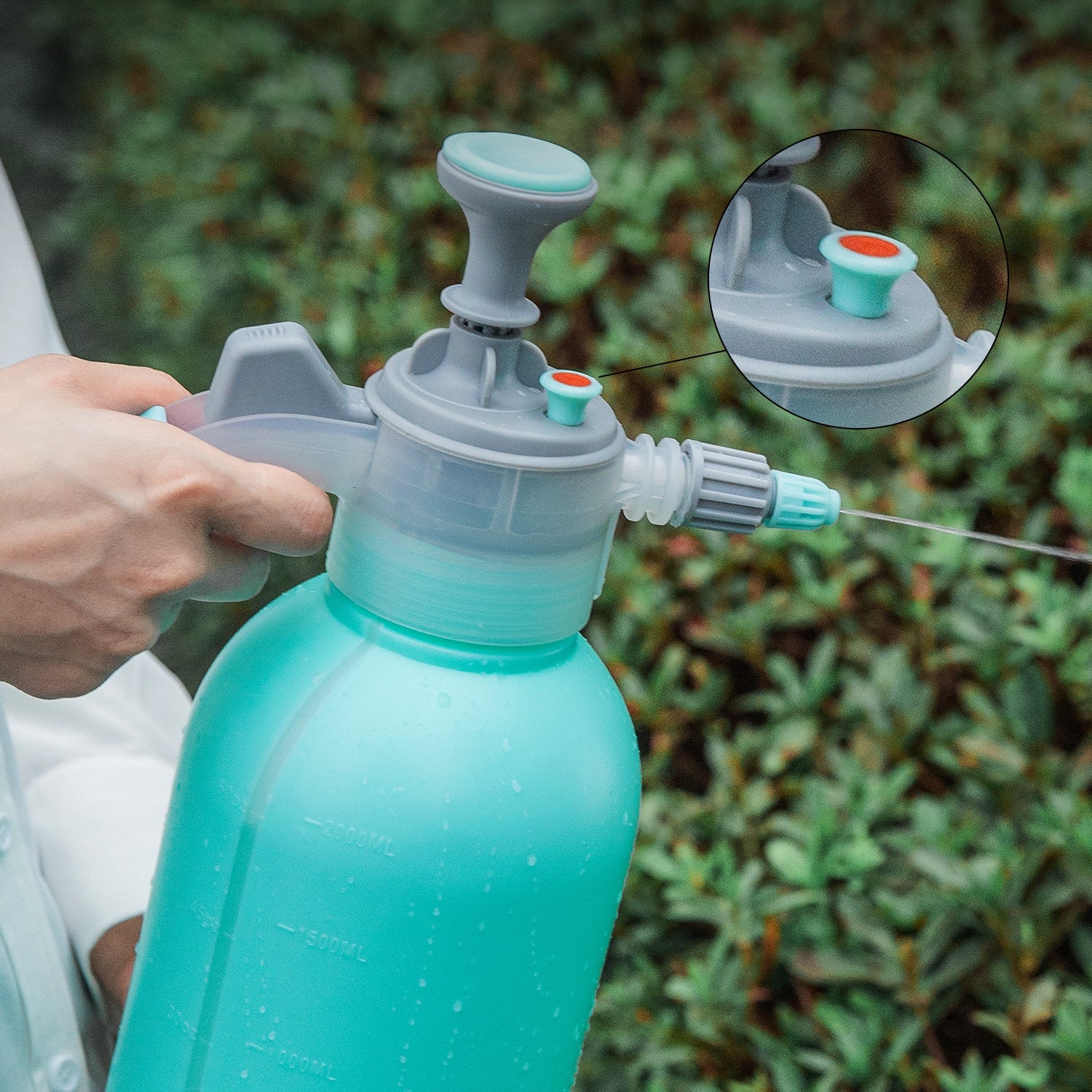 RECIPIENT PLASTIC CU PULVERIZATOR PENTRU PLANTE 2L DELI