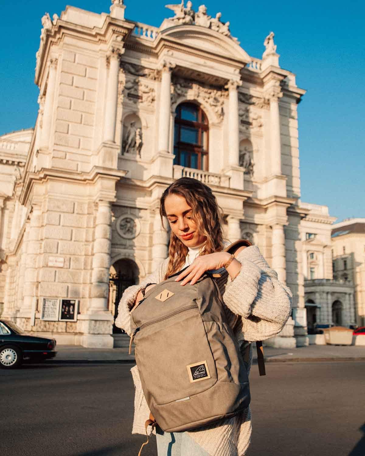 RUCSAC CULT OLIVE WALKER