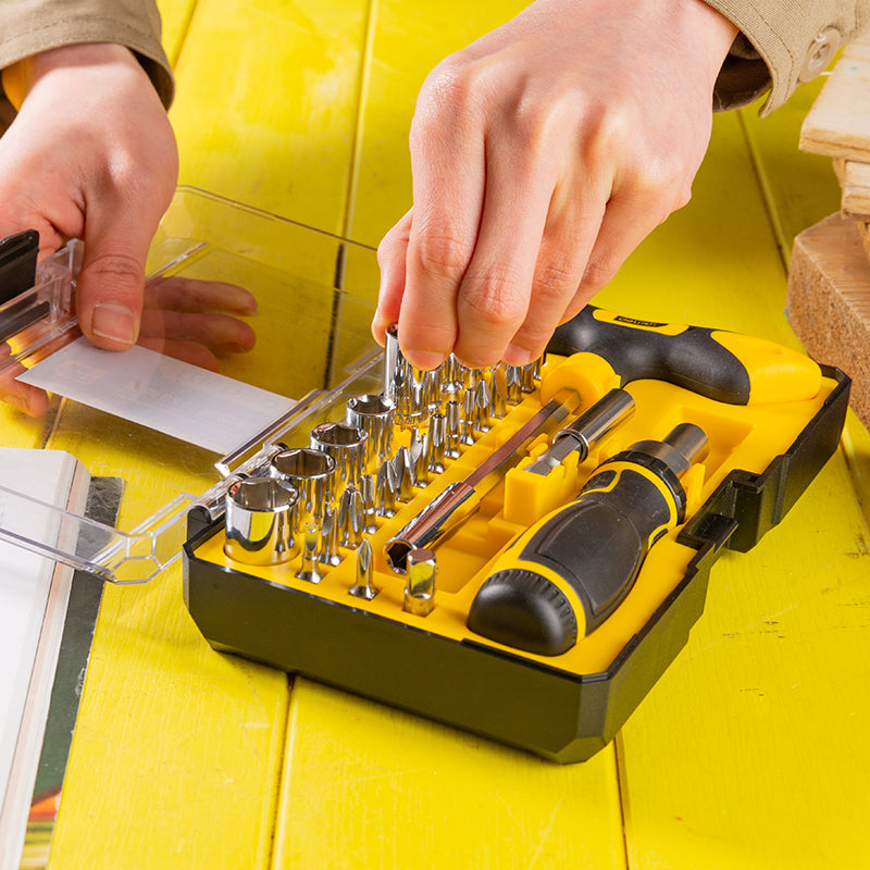 SET 2 SURUBELNITE + 27 CAPETE CUT PLASTIC DELI