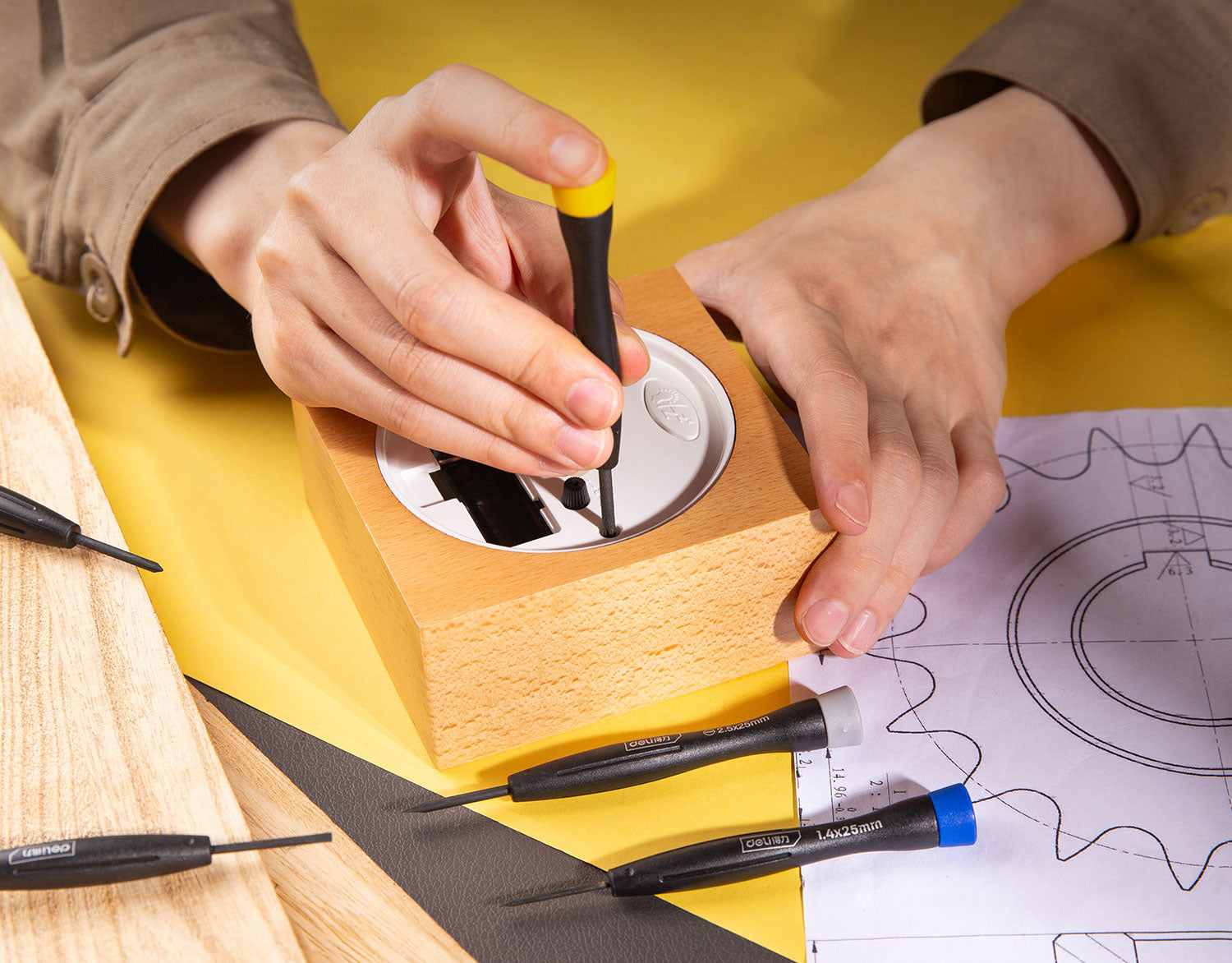 SET 6 SURUBELNITE PRECIZIE CUT PLASTIC DELI