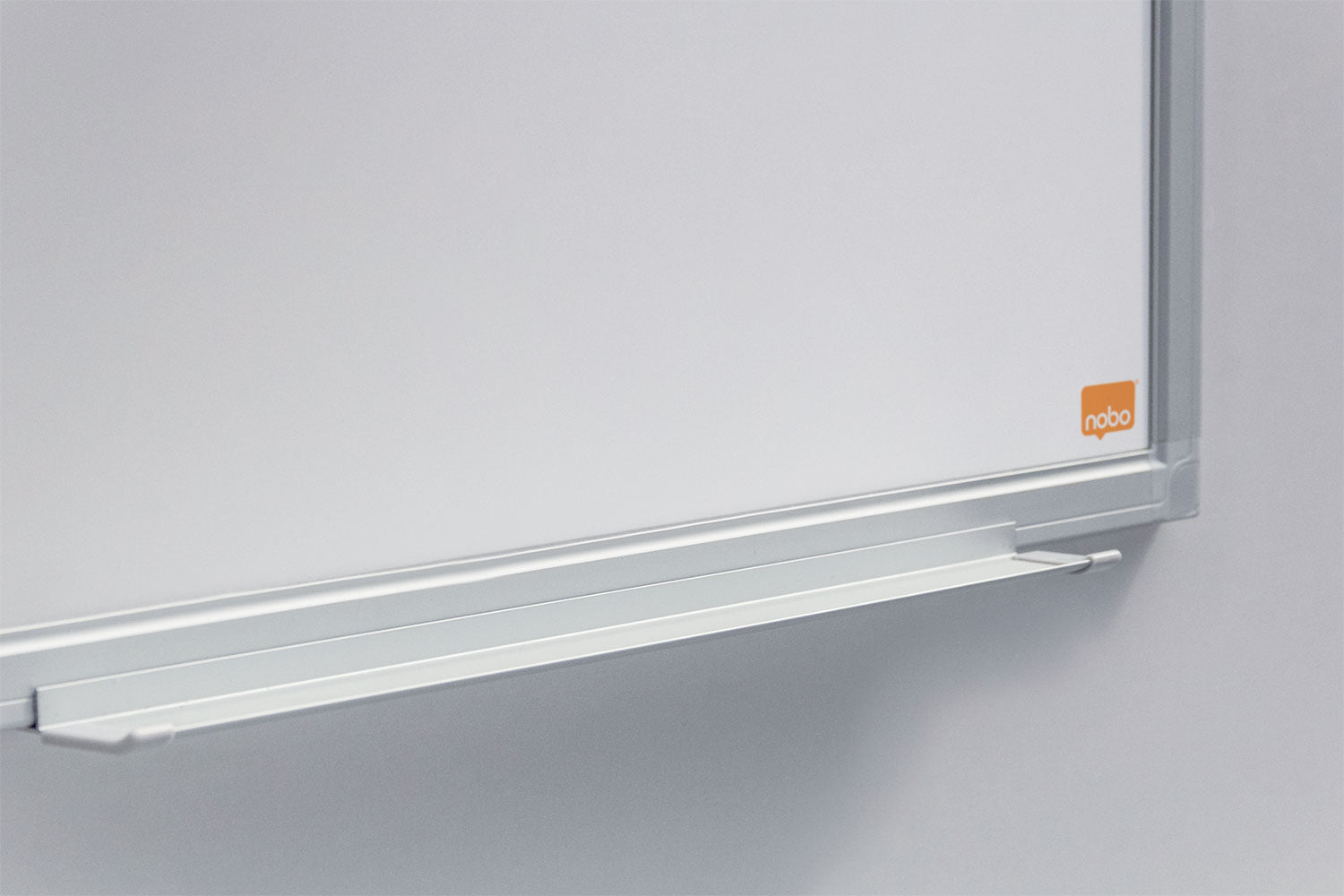WHITEBOARD MAGNETIC 60 x 90 CM ESSENTIALS NOBO